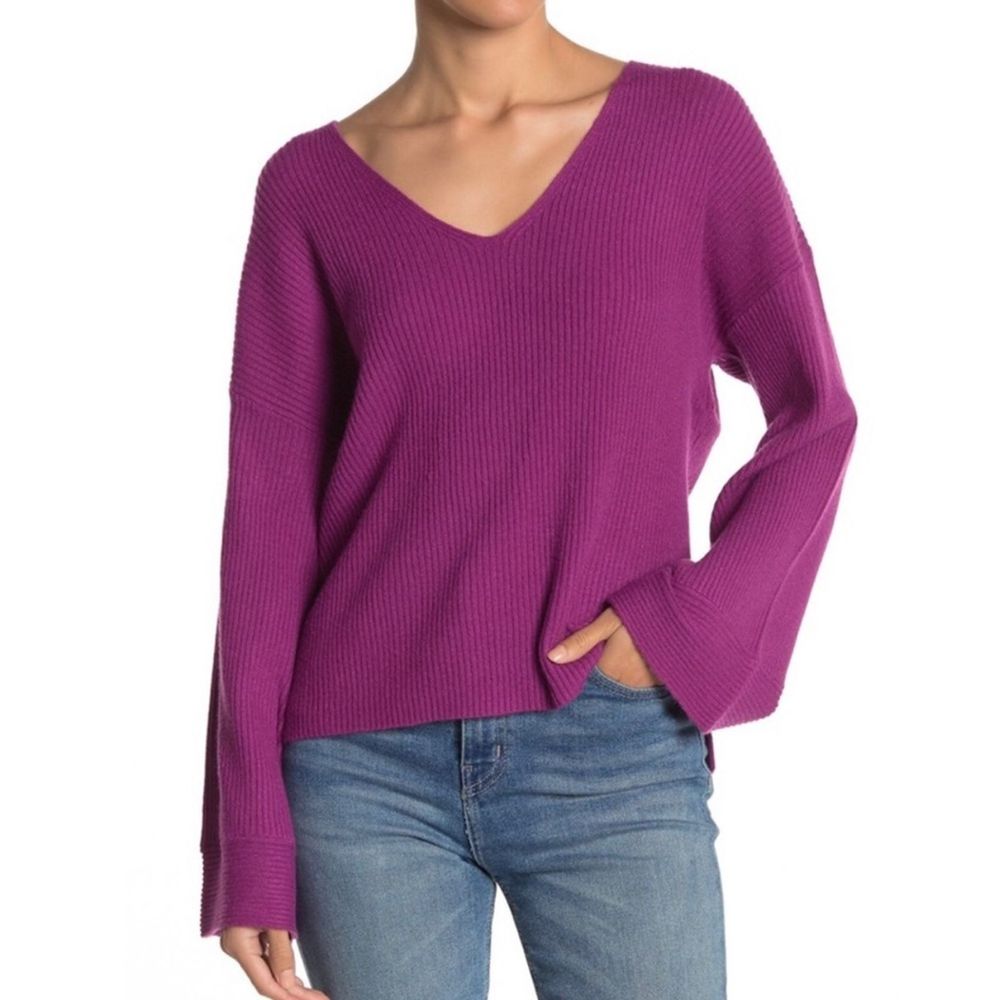 Free Press NWT V-Neck Bell Sleeve Ribbed Sweater